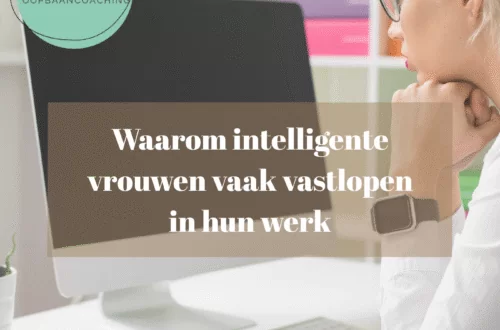 intelligente vrouw werk denkt kritisch na over haar werk en loopbaan