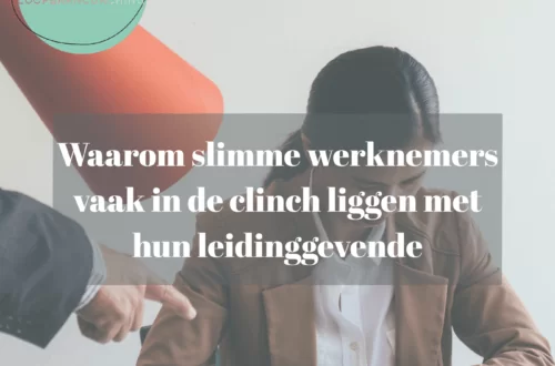 Slimme werknemer ervaart spanning in gesprek met leidinggevende op werkvloer